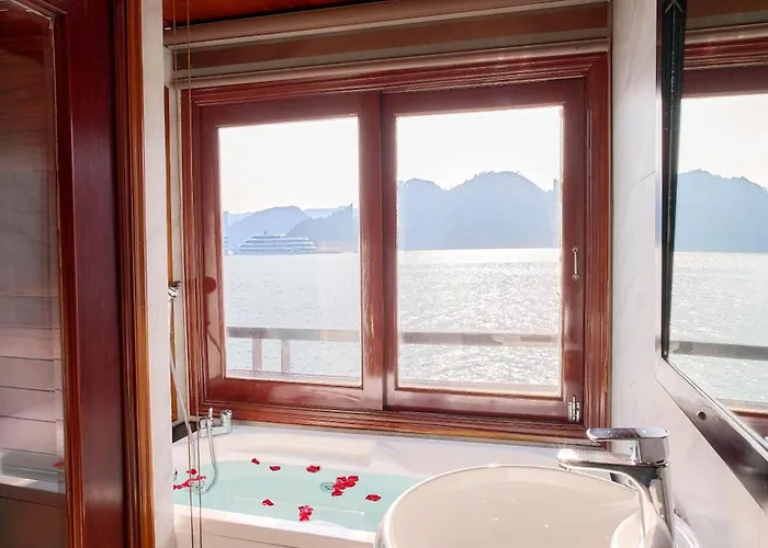 Mira Of The Sea Cruise Lan Ha Bay 5* Ha Long