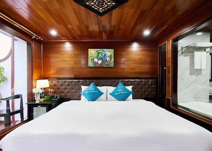 Botel Mira Of The Sea Cruise Lan Ha Bay 5*
