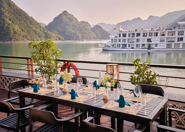 Botel Mira Of The Sea Cruise Lan Ha Bay