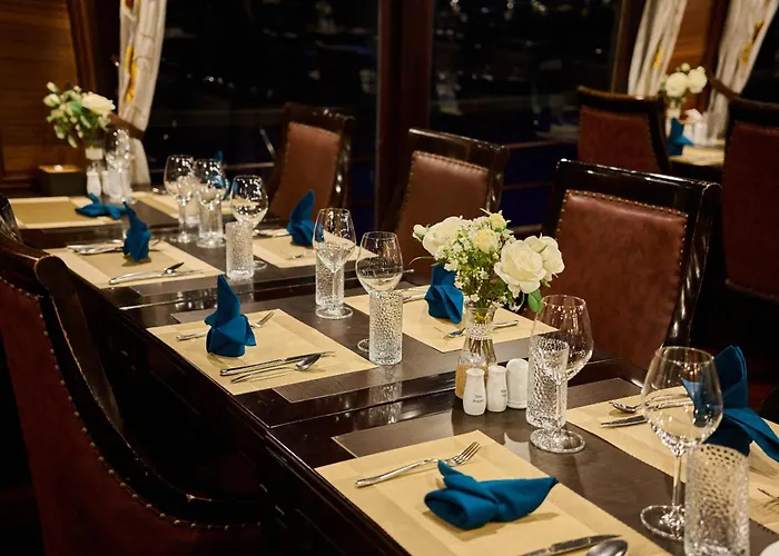 Botel Mira Of The Sea Cruise Lan Ha Bay 5*