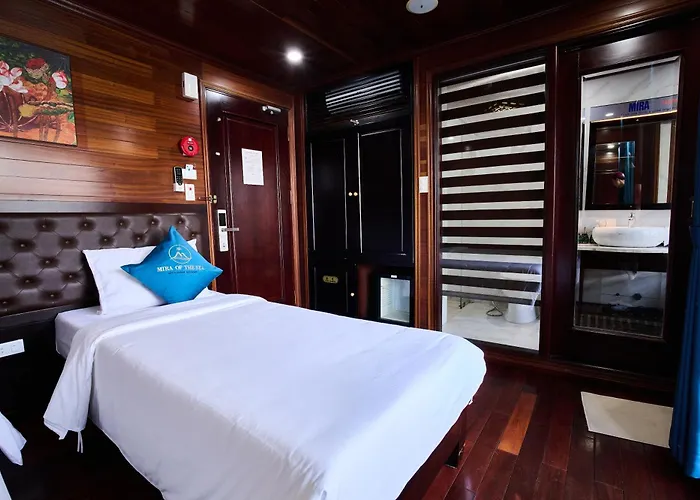 Botel Mira Of The Sea Cruise Lan Ha Bay 5*